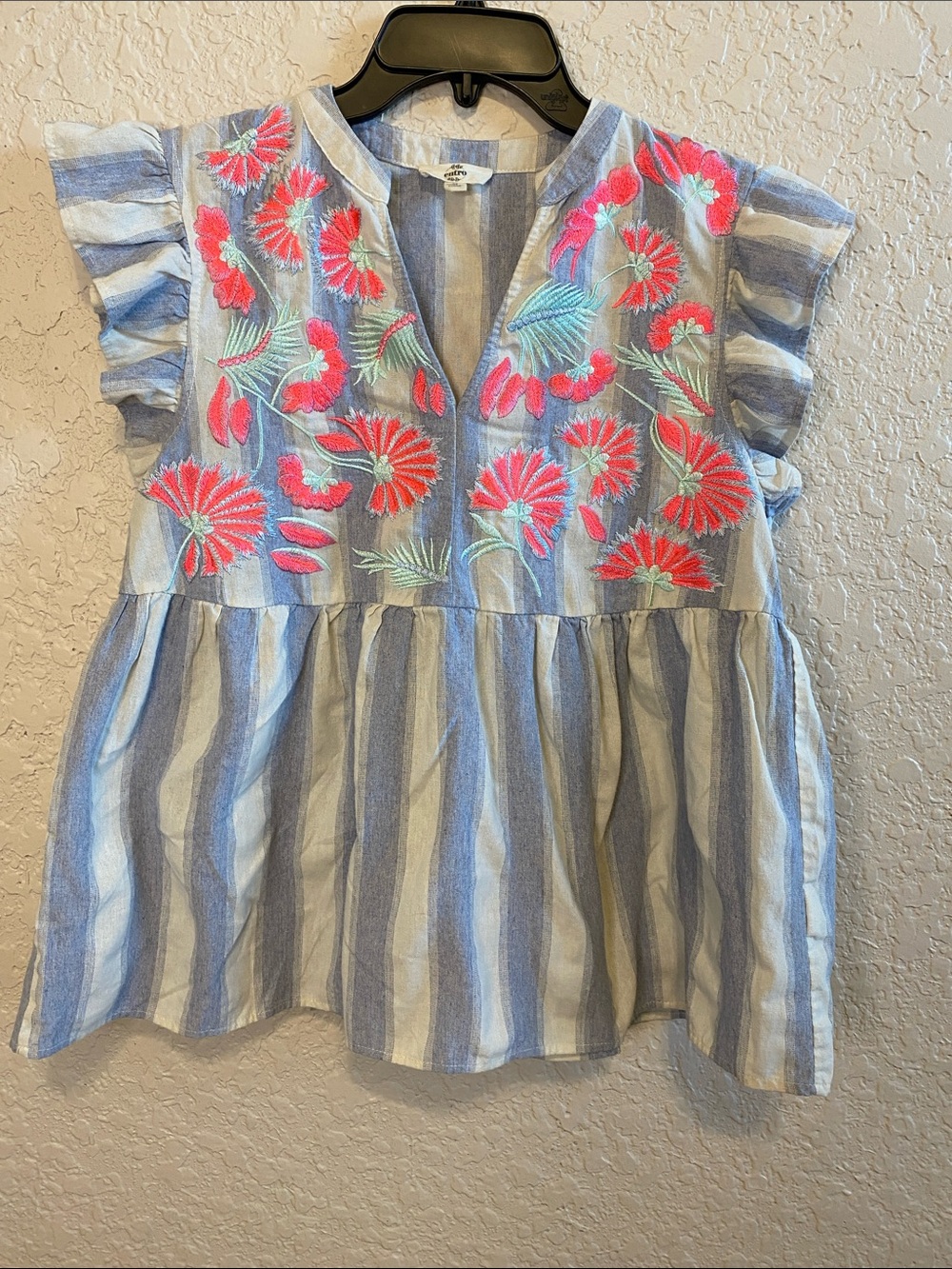Entro Blue/White Striped Linen Blend Shirt
Size Medium